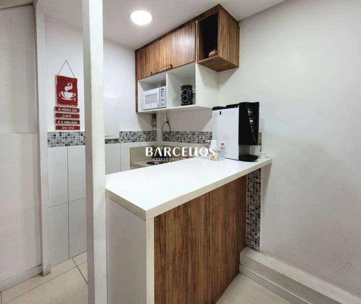 Loja com 3 banheiros e 179m² à venda no bairro Partenon, Porto Alegre
