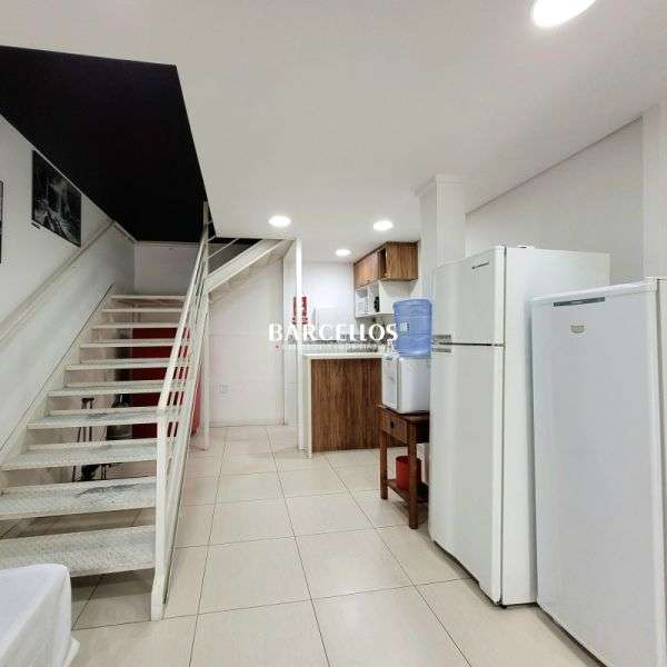 Loja com 3 banheiros e 179m² à venda no bairro Partenon, Porto Alegre
