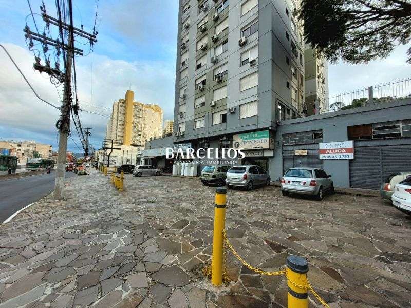 Loja com 3 banheiros e 179m² à venda no bairro Partenon, Porto Alegre