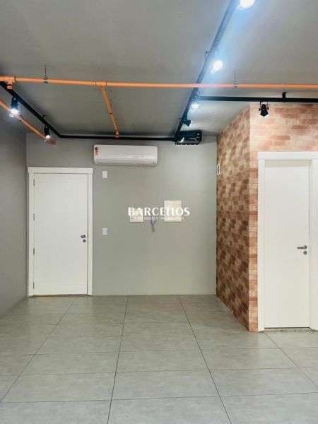 Sala com 1 banheiro e 33m² à venda no bairro Mont Serrat, Porto Alegre