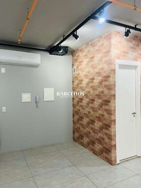Sala com 1 banheiro e 33m² à venda no bairro Mont Serrat, Porto Alegre