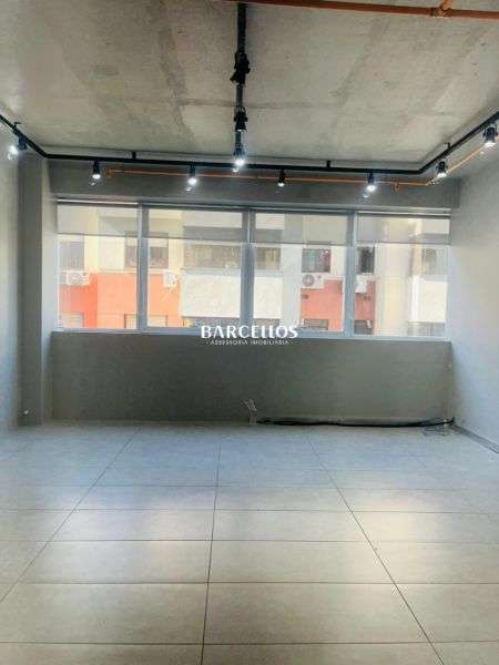 Sala com 1 banheiro e 33m² à venda no bairro Mont Serrat, Porto Alegre
