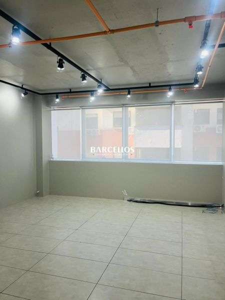 Sala com 1 banheiro e 33m² à venda no bairro Mont Serrat, Porto Alegre