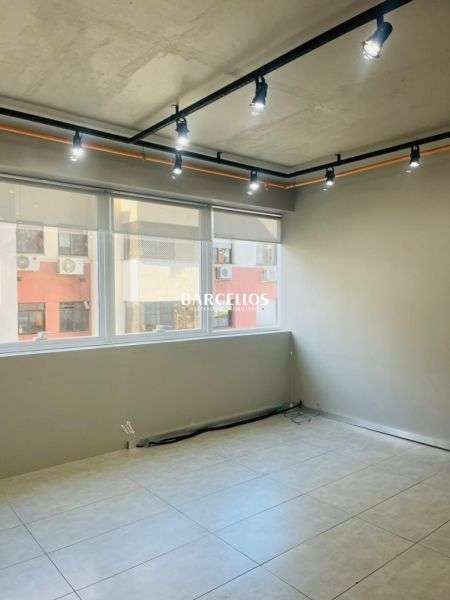 Sala com 1 banheiro e 33m² à venda no bairro Mont Serrat, Porto Alegre