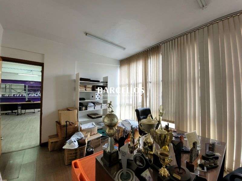 Sala com 1 quarto, 10 banheiros e 443m² à venda no bairro Centro, Porto Alegre