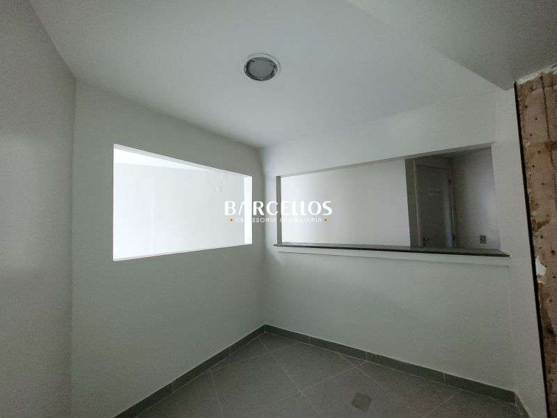Sala com 3 quartos, 2 banheiros e 70m² à venda no bairro Centro, Porto Alegre