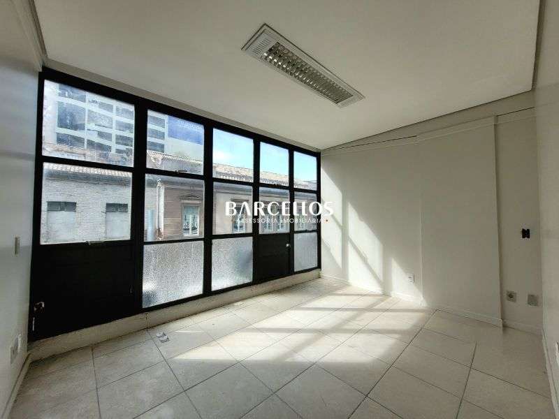 Sala com 3 quartos, 2 banheiros e 70m² à venda no bairro Centro, Porto Alegre
