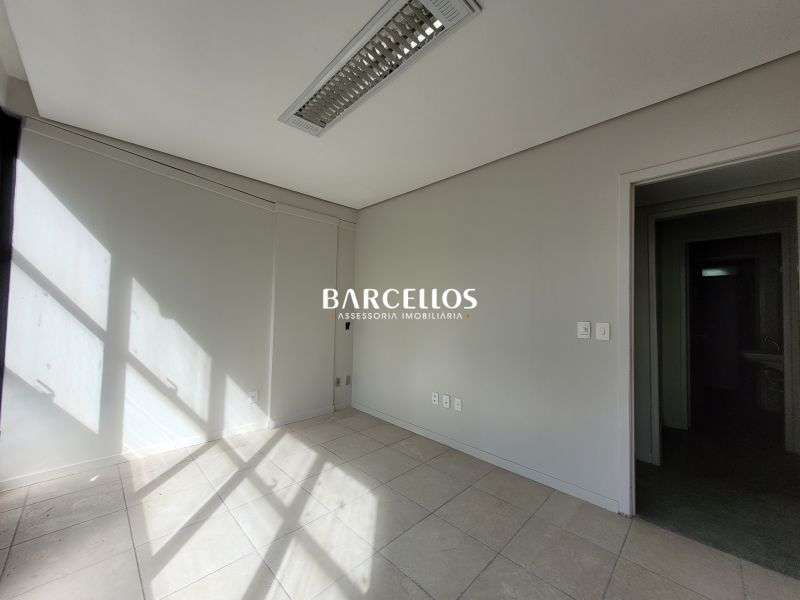 Sala com 3 quartos, 2 banheiros e 70m² à venda no bairro Centro, Porto Alegre