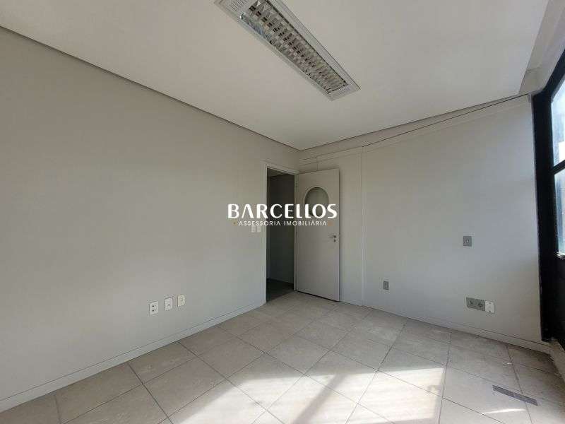 Sala com 3 quartos, 2 banheiros e 70m² à venda no bairro Centro, Porto Alegre