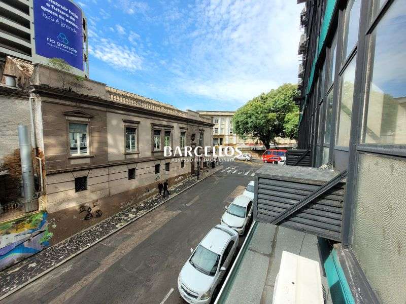 Sala com 3 quartos, 2 banheiros e 70m² à venda no bairro Centro, Porto Alegre