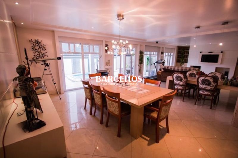 Casa com 5 quartos, 7 banheiros e 375m² à venda no bairro Jardim Carvalho, Porto Alegre
