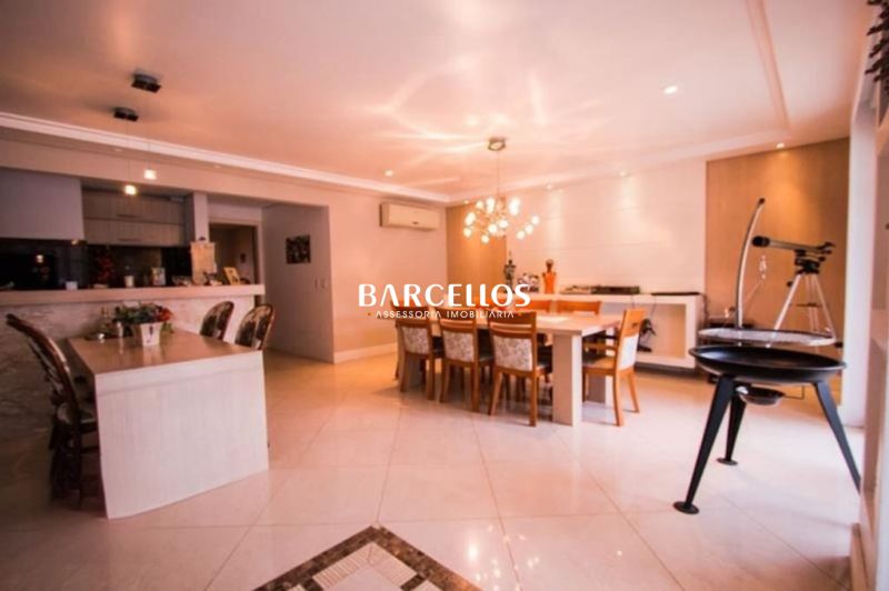 Casa com 5 quartos, 7 banheiros e 375m² à venda no bairro Jardim Carvalho, Porto Alegre
