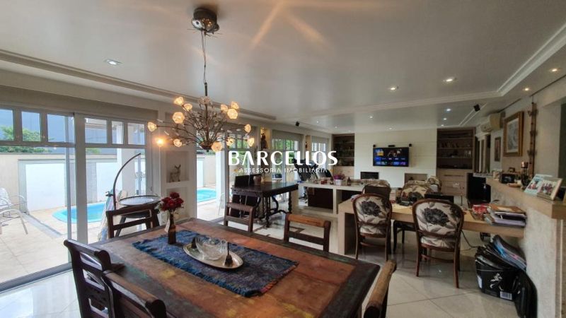 Casa com 5 quartos, 7 banheiros e 375m² à venda no bairro Jardim Carvalho, Porto Alegre