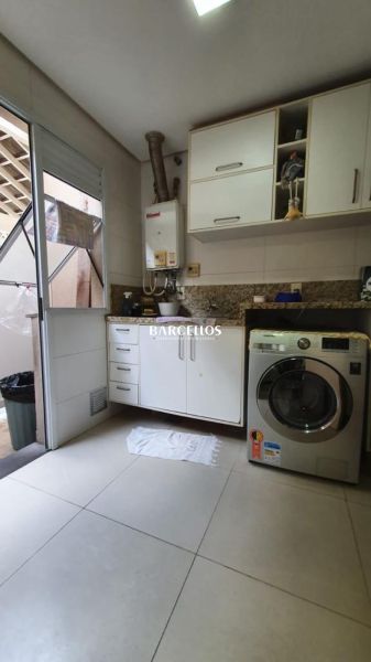 Casa com 5 quartos, 7 banheiros e 375m² à venda no bairro Jardim Carvalho, Porto Alegre