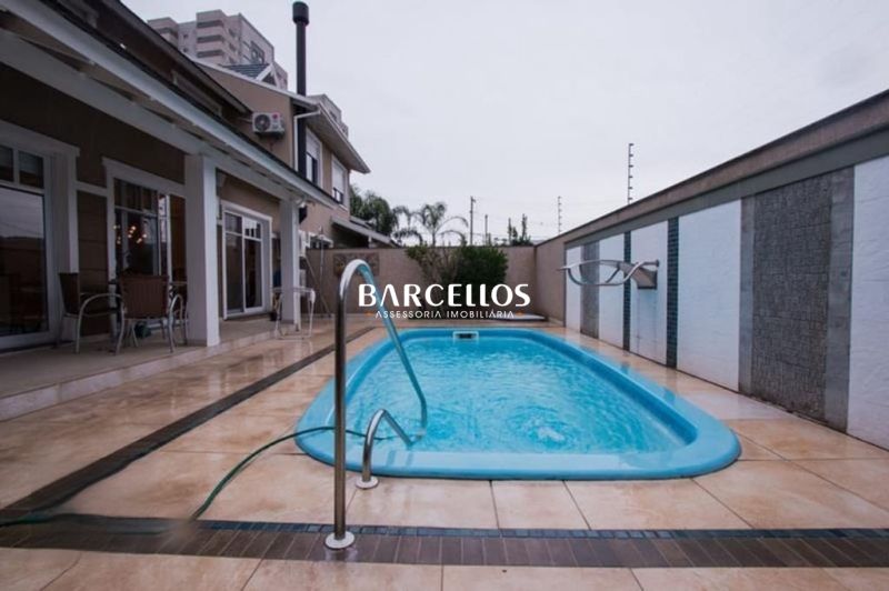 Casa com 5 quartos, 7 banheiros e 375m² à venda no bairro Jardim Carvalho, Porto Alegre