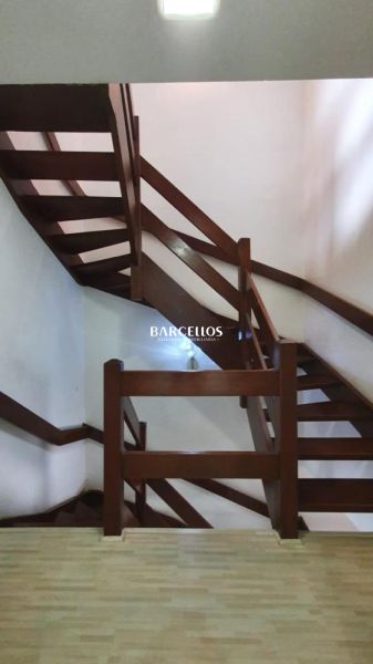 Casa com 5 quartos, 7 banheiros e 375m² à venda no bairro Jardim Carvalho, Porto Alegre