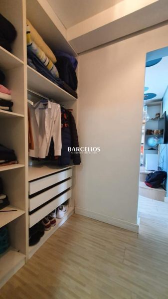 Casa com 5 quartos, 7 banheiros e 375m² à venda no bairro Jardim Carvalho, Porto Alegre