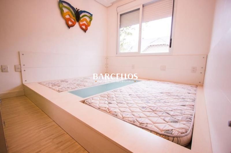Casa com 5 quartos, 7 banheiros e 375m² à venda no bairro Jardim Carvalho, Porto Alegre