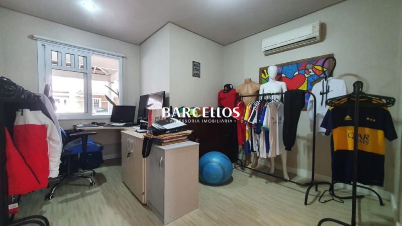 Casa com 5 quartos, 7 banheiros e 375m² à venda no bairro Jardim Carvalho, Porto Alegre