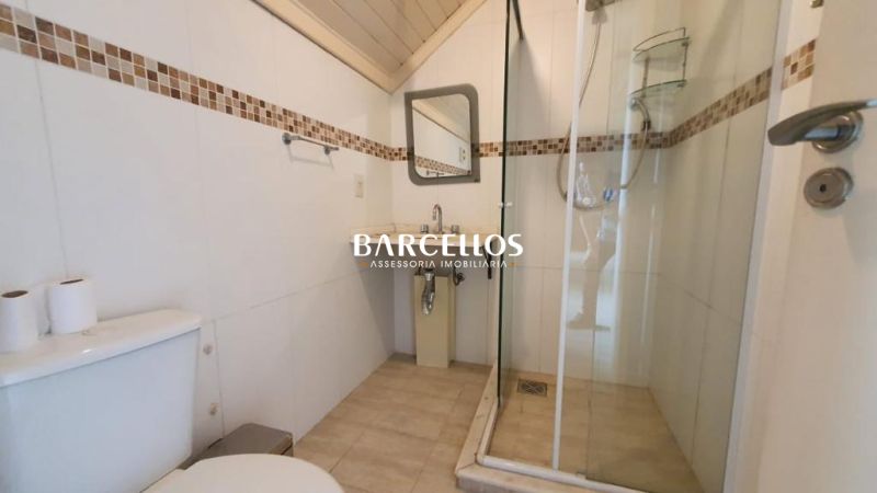 Casa com 5 quartos, 7 banheiros e 375m² à venda no bairro Jardim Carvalho, Porto Alegre