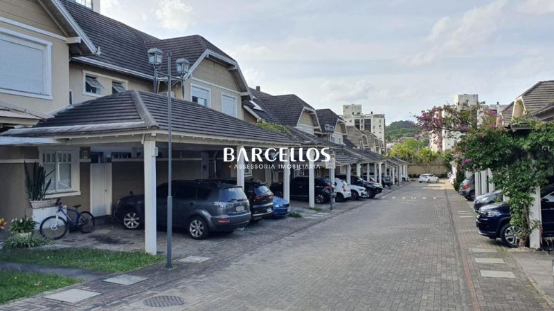 Casa com 5 quartos, 7 banheiros e 375m² à venda no bairro Jardim Carvalho, Porto Alegre