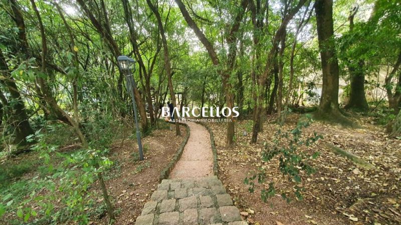 Casa com 5 quartos, 7 banheiros e 375m² à venda no bairro Jardim Carvalho, Porto Alegre
