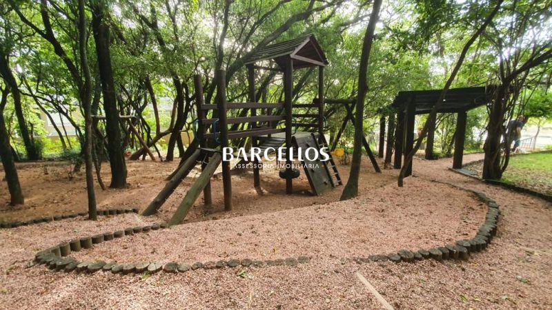 Casa com 5 quartos, 7 banheiros e 375m² à venda no bairro Jardim Carvalho, Porto Alegre
