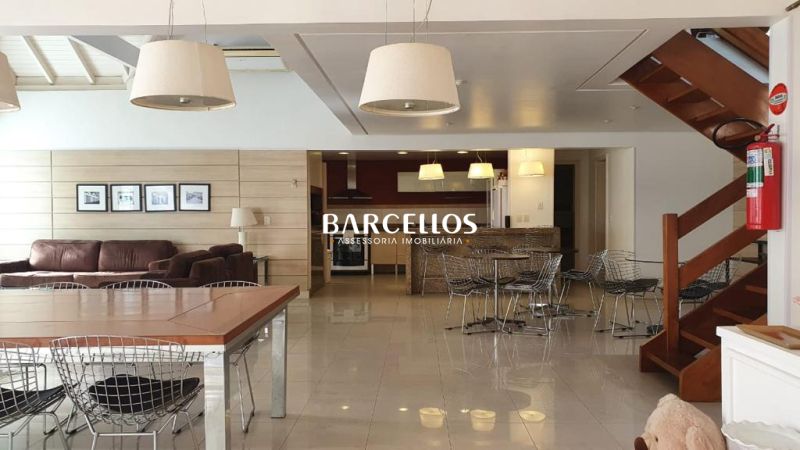 Casa com 5 quartos, 7 banheiros e 375m² à venda no bairro Jardim Carvalho, Porto Alegre