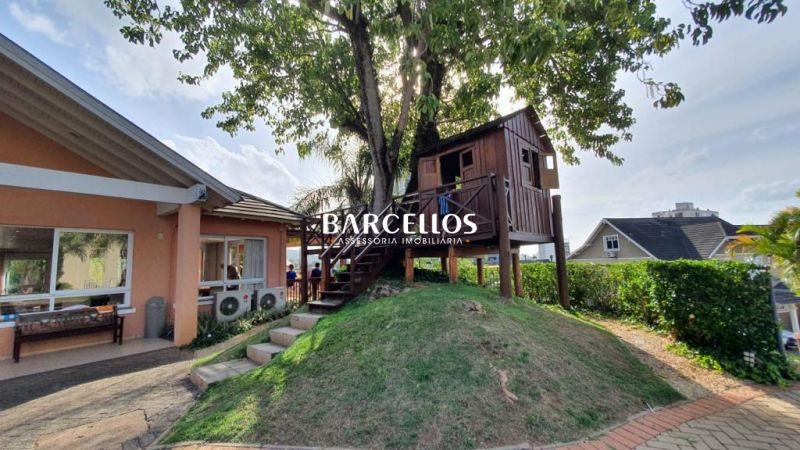 Casa com 5 quartos, 7 banheiros e 375m² à venda no bairro Jardim Carvalho, Porto Alegre