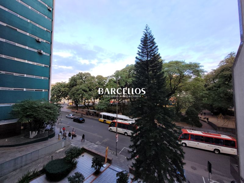 Apto com 3 quartos, 2 banheiros e 137m² à venda no bairro Centro, Porto Alegre