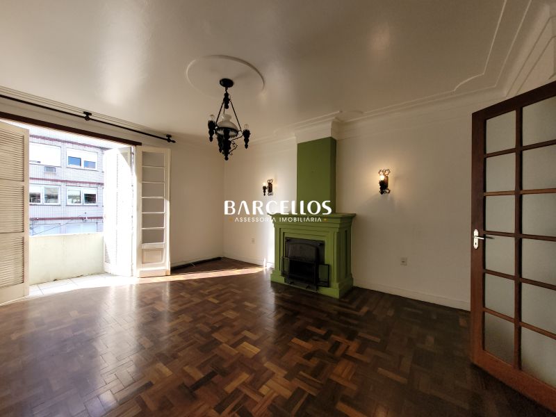 Apto com 3 quartos, 2 banheiros e 130m² à venda no bairro Santana, Porto Alegre