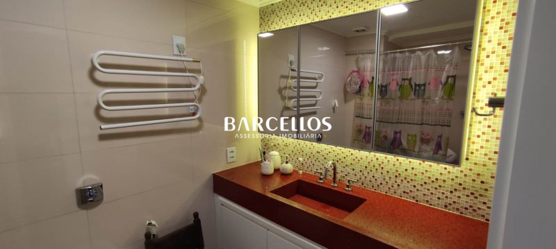 Cobertura com 3 quartos, 4 banheiros e 255m² à venda no bairro Boa Vista, Porto Alegre