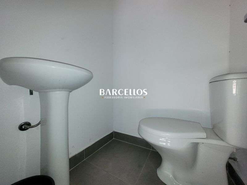 Pavilhão com 3 banheiros e 319m² à venda no bairro Ipanema, Porto Alegre
