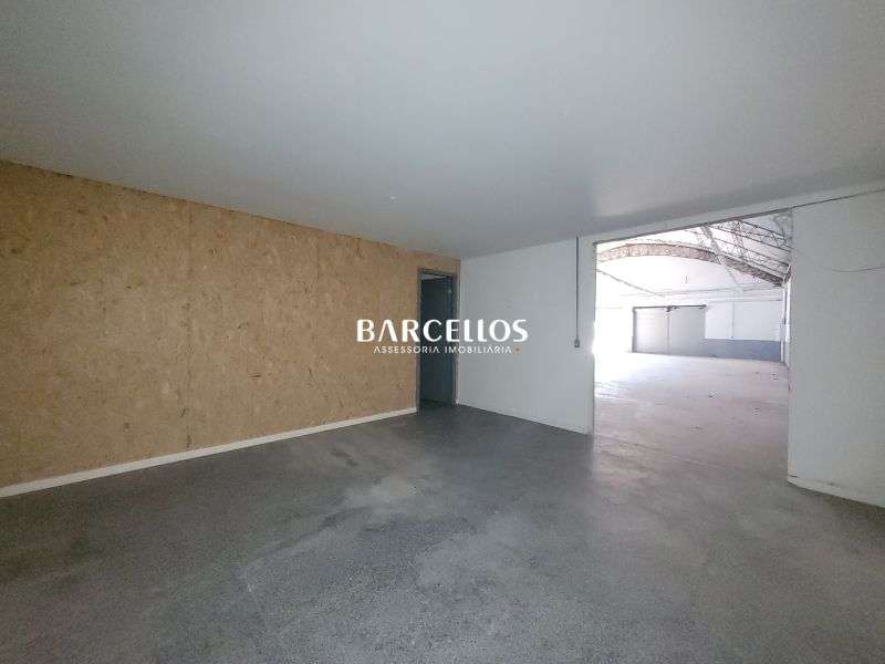 Pavilhão com 3 banheiros e 319m² à venda no bairro Ipanema, Porto Alegre