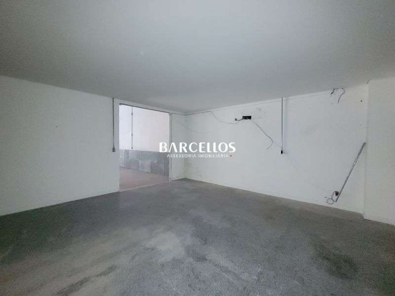 Pavilhão com 3 banheiros e 319m² à venda no bairro Ipanema, Porto Alegre