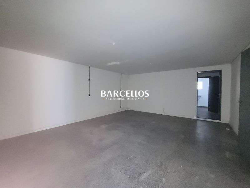 Pavilhão com 3 banheiros e 319m² à venda no bairro Ipanema, Porto Alegre