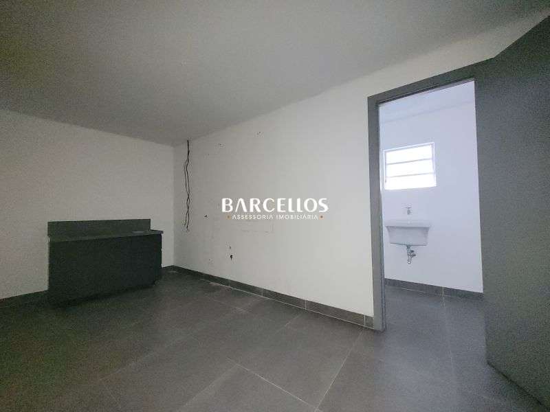 Pavilhão com 3 banheiros e 319m² à venda no bairro Ipanema, Porto Alegre