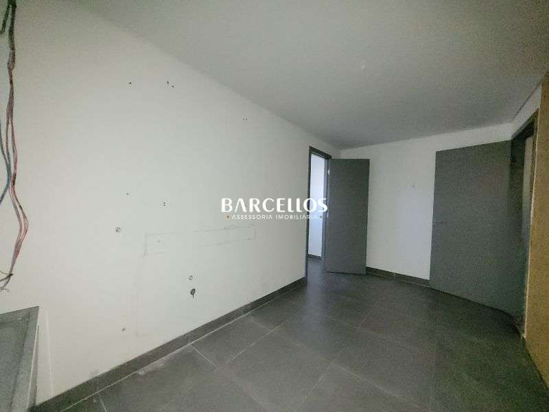 Pavilhão com 3 banheiros e 319m² à venda no bairro Ipanema, Porto Alegre