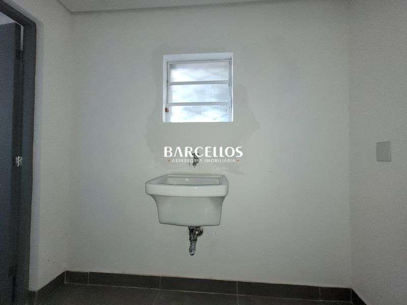Pavilhão com 3 banheiros e 319m² à venda no bairro Ipanema, Porto Alegre