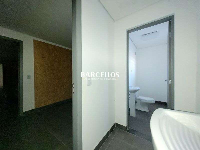 Pavilhão com 3 banheiros e 319m² à venda no bairro Ipanema, Porto Alegre