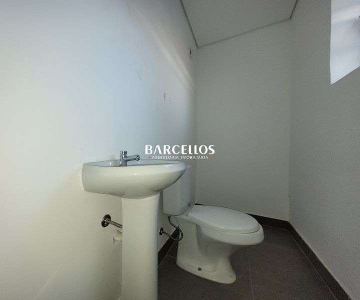 Pavilhão com 3 banheiros e 319m² à venda no bairro Ipanema, Porto Alegre