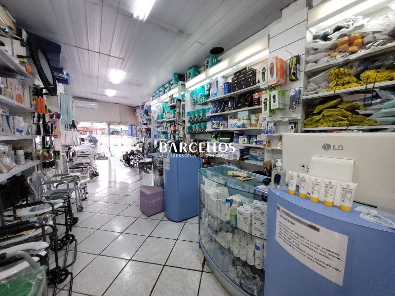 Sala com 3 banheiros e 400m² à venda no bairro Azenha, Porto Alegre