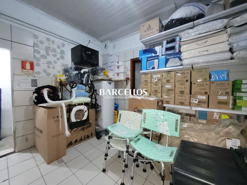Sala com 3 banheiros e 400m² à venda no bairro Azenha, Porto Alegre