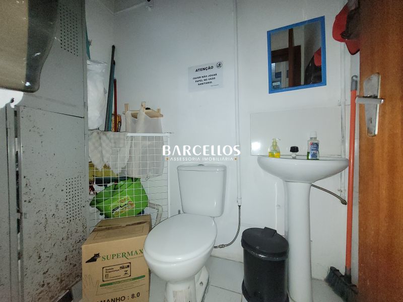 Sala com 3 banheiros e 400m² à venda no bairro Azenha, Porto Alegre