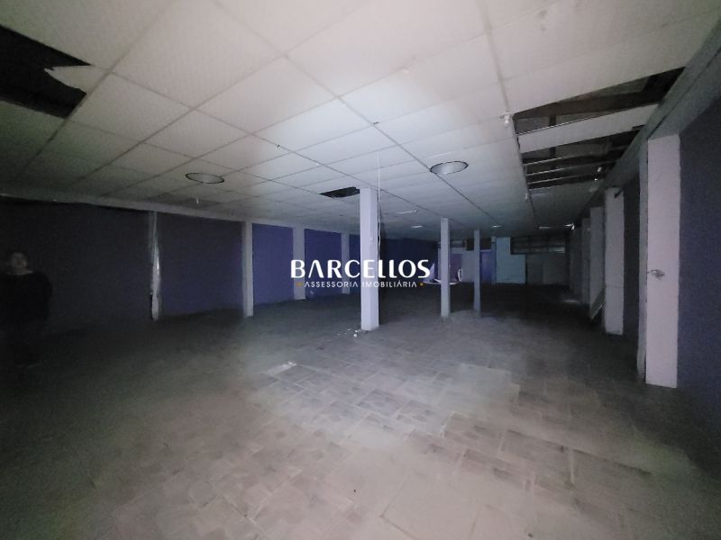 Sala com 3 banheiros e 400m² à venda no bairro Azenha, Porto Alegre
