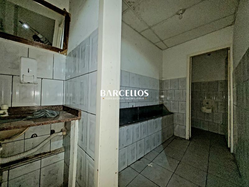 Sala com 3 banheiros e 400m² à venda no bairro Azenha, Porto Alegre