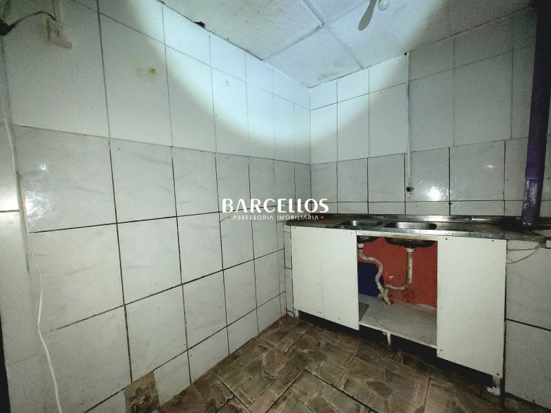 Sala com 3 banheiros e 400m² à venda no bairro Azenha, Porto Alegre