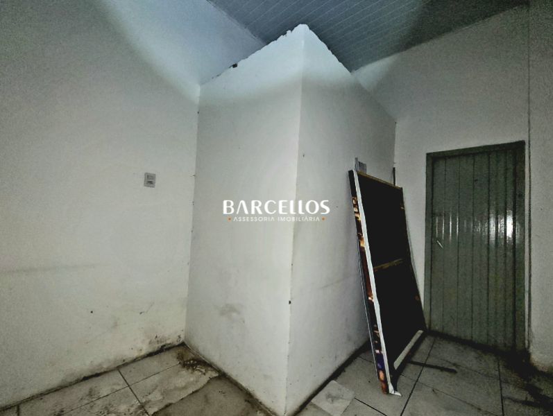 Sala com 3 banheiros e 400m² à venda no bairro Azenha, Porto Alegre