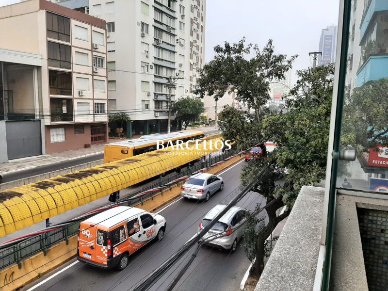 Apto com 3 quartos, 2 banheiros e 106m² à venda no bairro Rio Branco, Porto Alegre