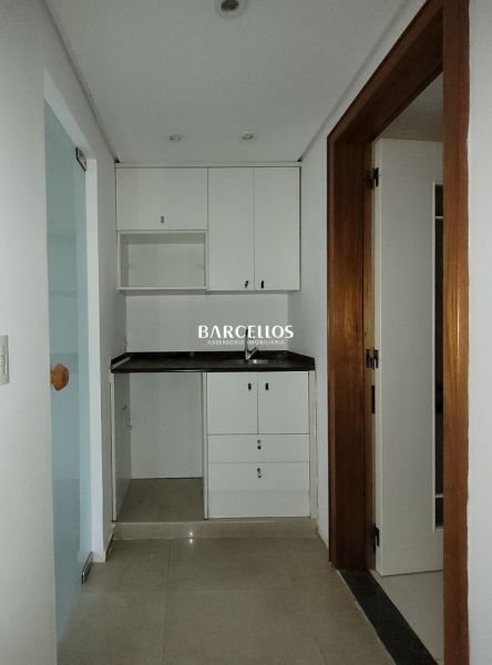 Sala com 1 quarto, 1 banheiro e 46m² à venda no bairro Independencia, Porto Alegre